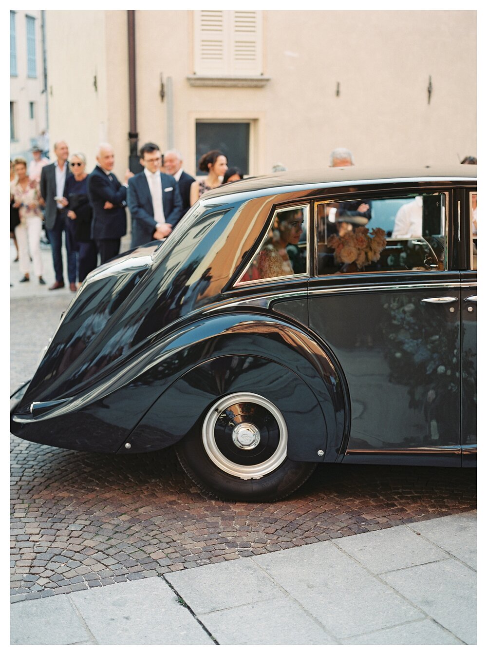  bride arrival ideas, bride arrival, wedding arrival ideas the bride, bride arrival photography, bride arrival car, bride arrival car vintage, wedding car rolls royce, lake como wedding, italy wedding, lake como wedding ceremony, lake como wedding ideas 