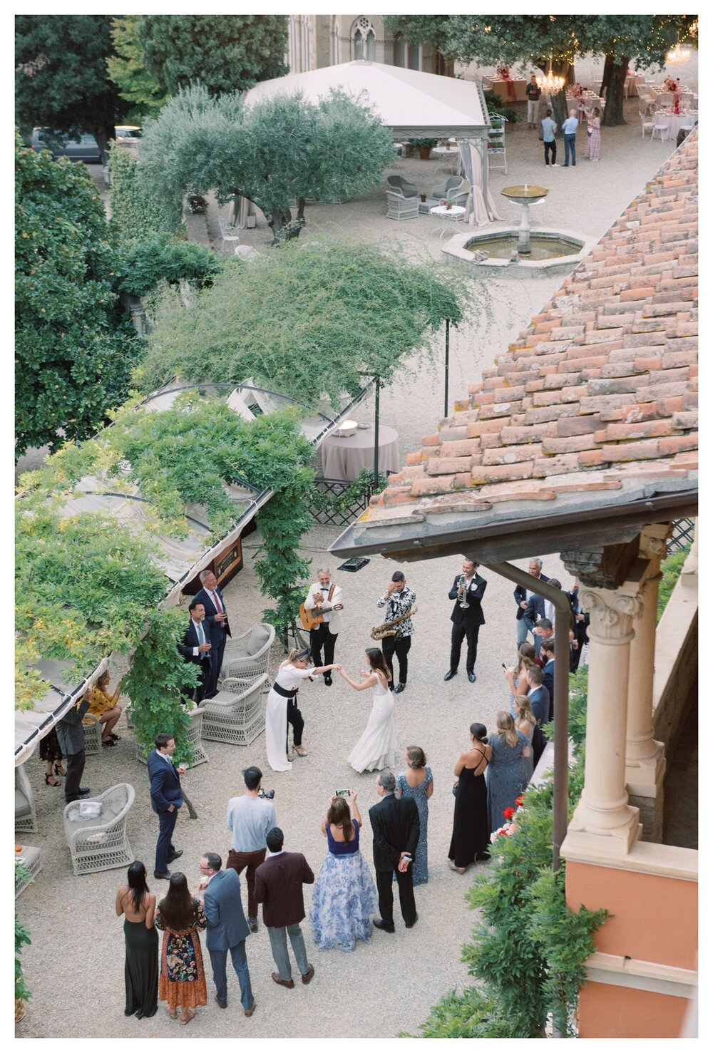  villa le fontanelle destination wedding in tuscany, florence weding venue, tuscany wedding villas, italy wedding venues tuscany, tuscany wedding photography, tuscany wedding reception  